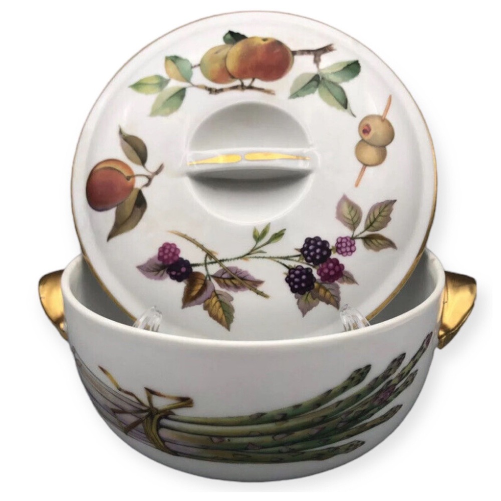 Vintage Royal Evesham casserole dish with lid Shape 23 size 6 / gold trim